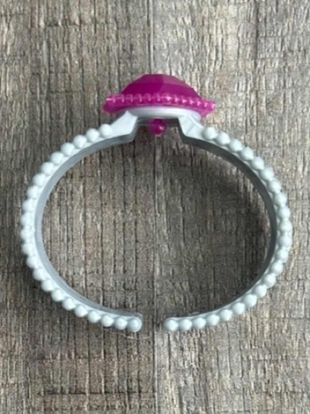 💞 Little Girls Bracelet with a Pink Gem Hexagon on Light Gray Band